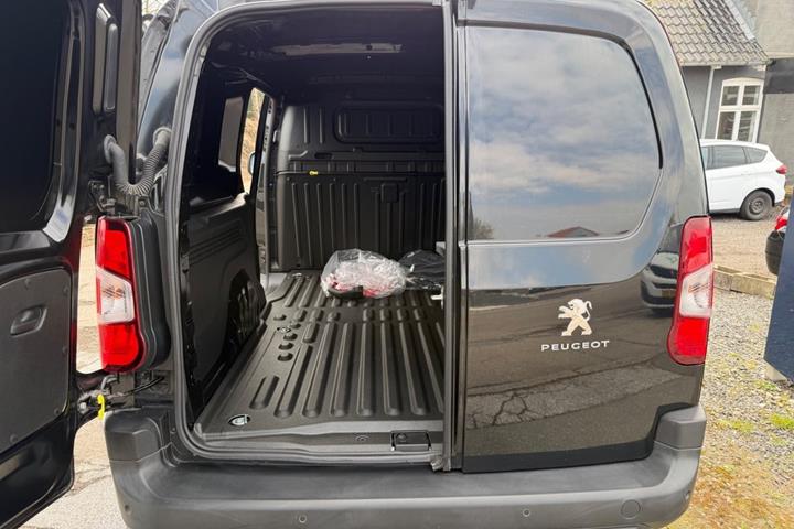 Sort Peugeot e-Partner fra 2025