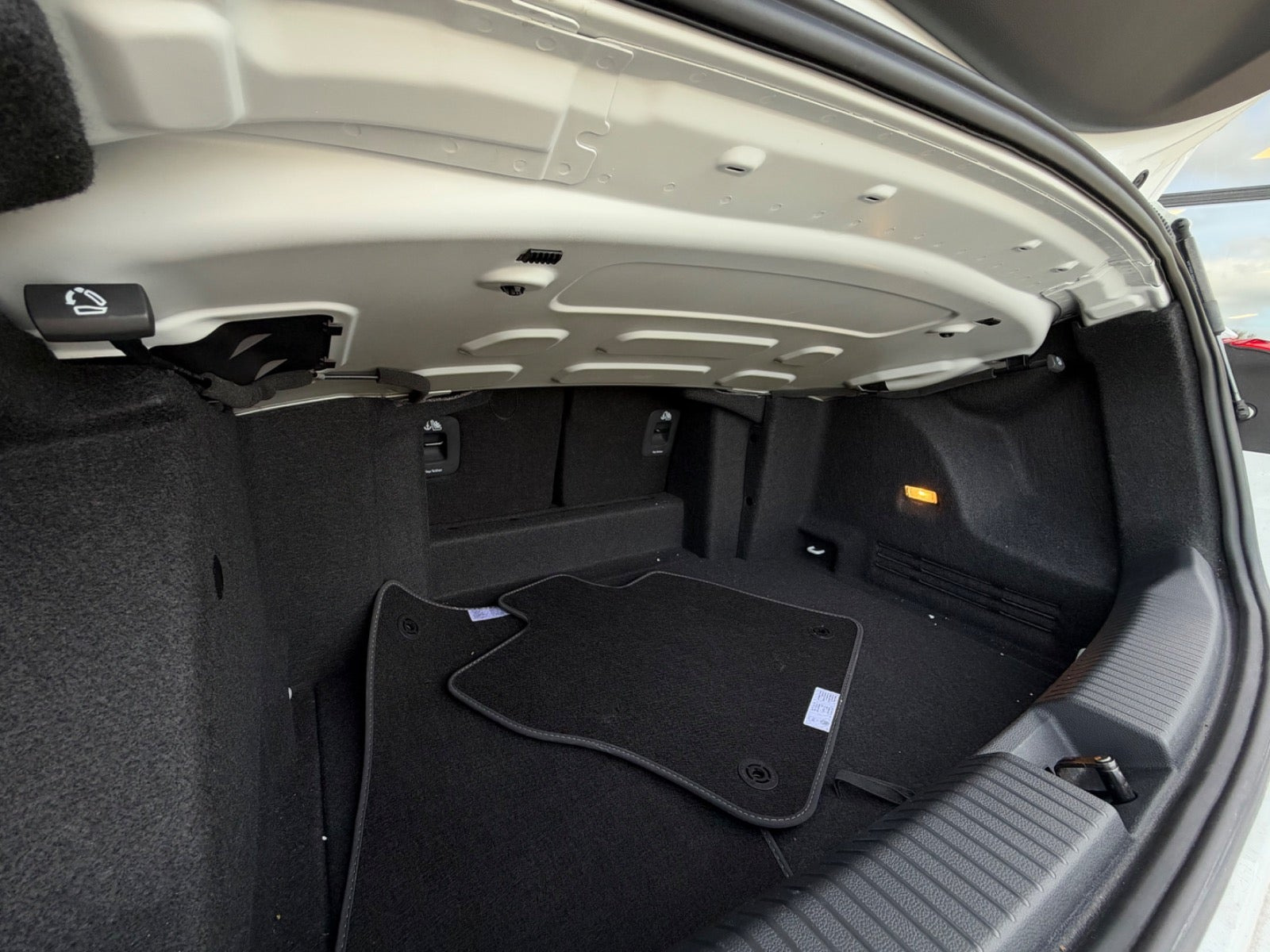 Hvid VW T-Roc fra 2022