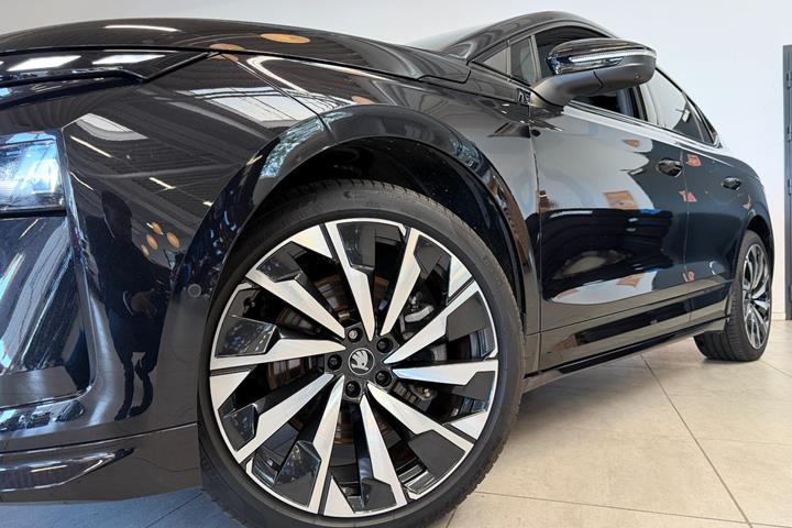 Sort Skoda Enyaq fra 2026