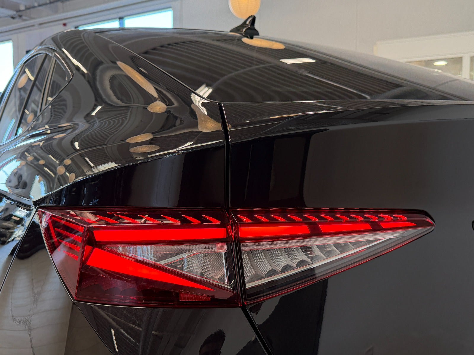 Sort Skoda Enyaq fra 2026