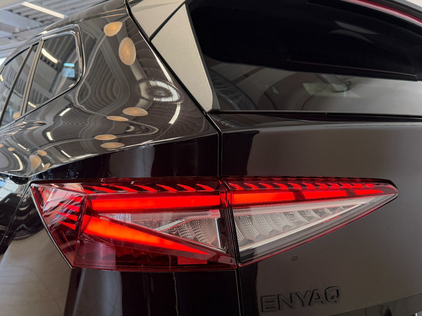 Sort Skoda Enyaq fra 2026