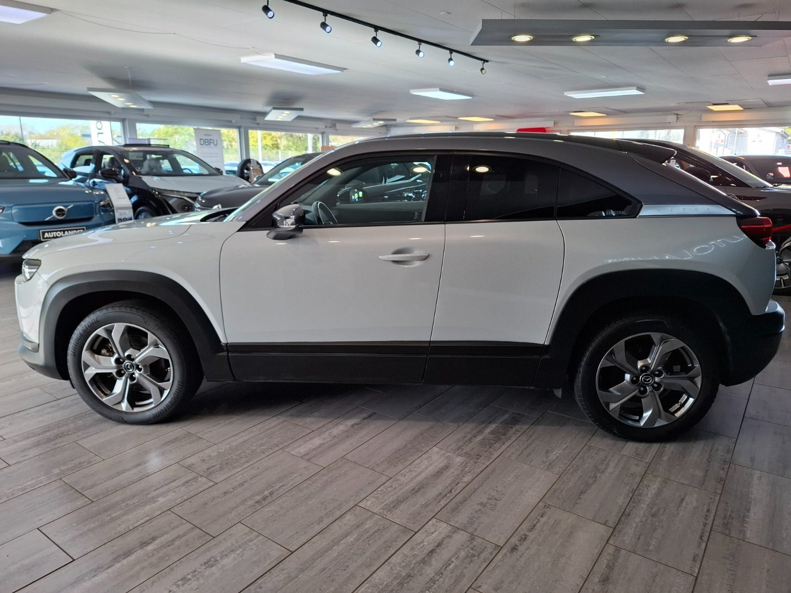 Hvid Mazda MX-30 fra 2021