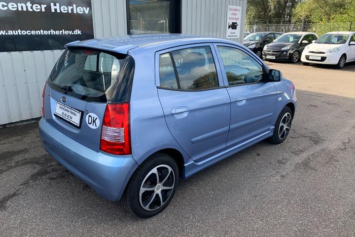 Blå Kia Picanto fra 2006