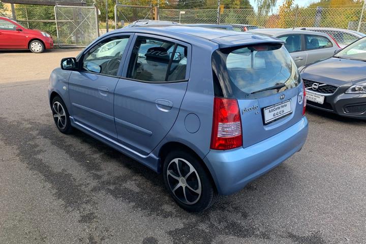 Blå Kia Picanto fra 2006
