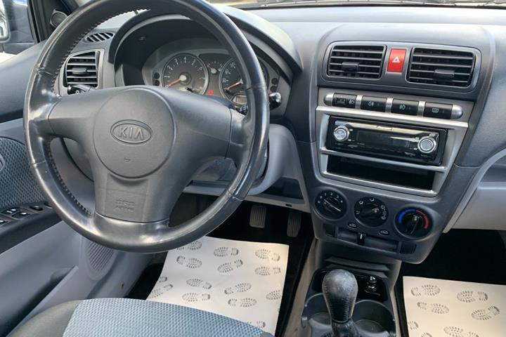 Blå Kia Picanto fra 2006