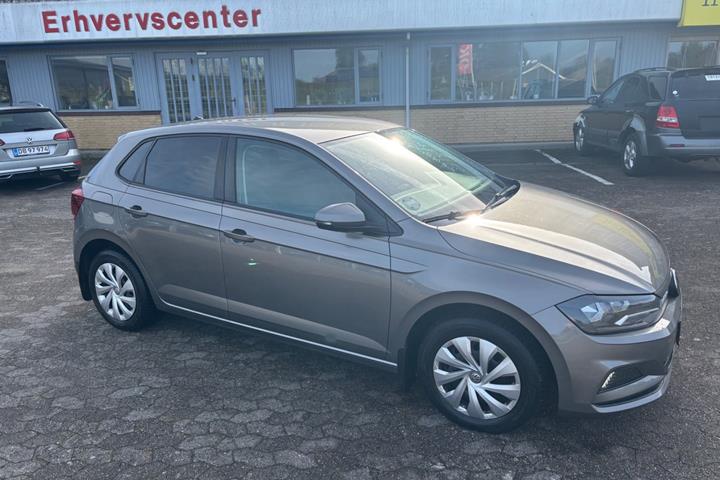 Grå VW Polo fra 2020