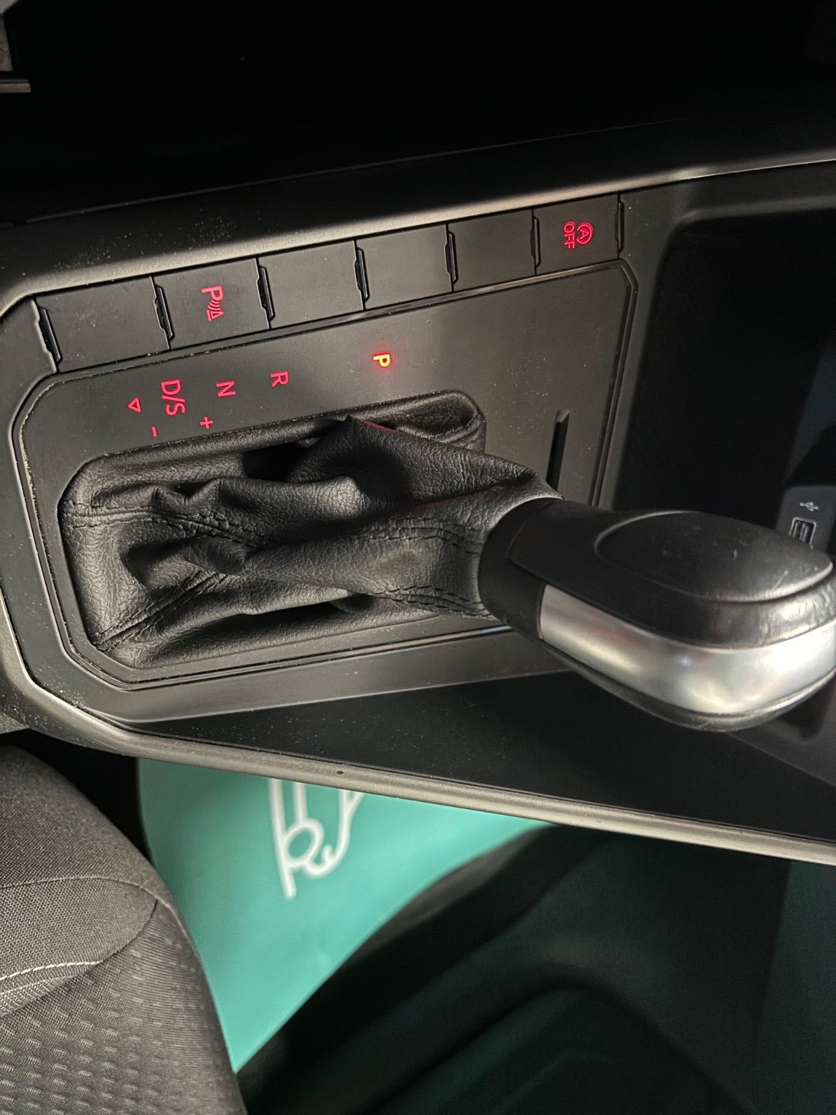 Grå VW Polo fra 2020