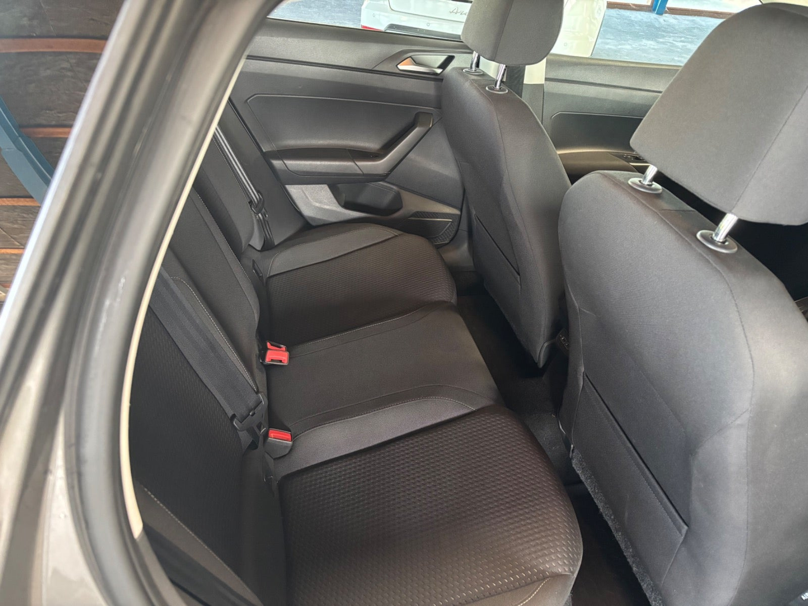 Grå VW Polo fra 2020