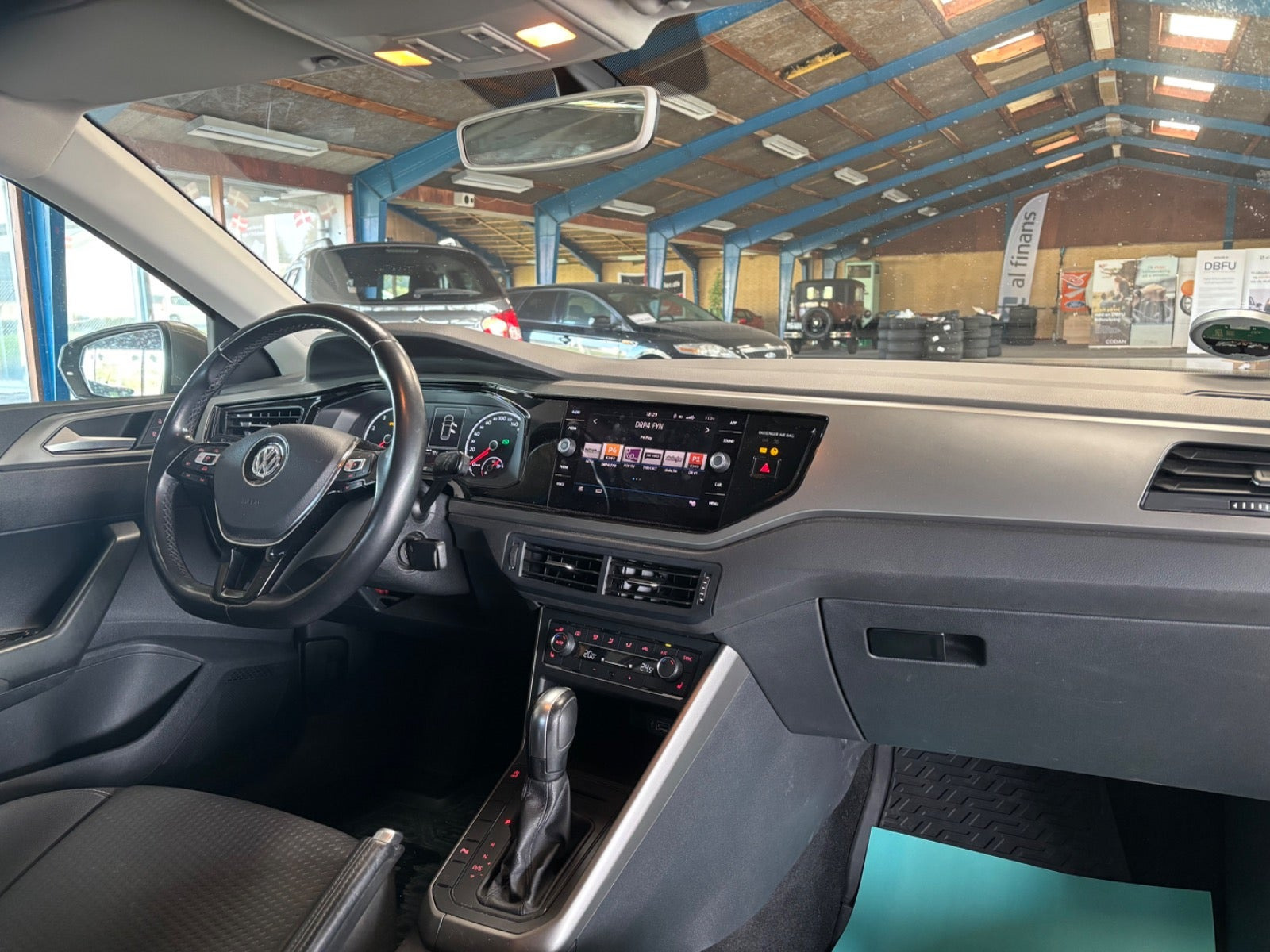 Grå VW Polo fra 2020