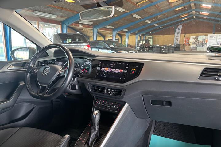 Grå VW Polo fra 2020