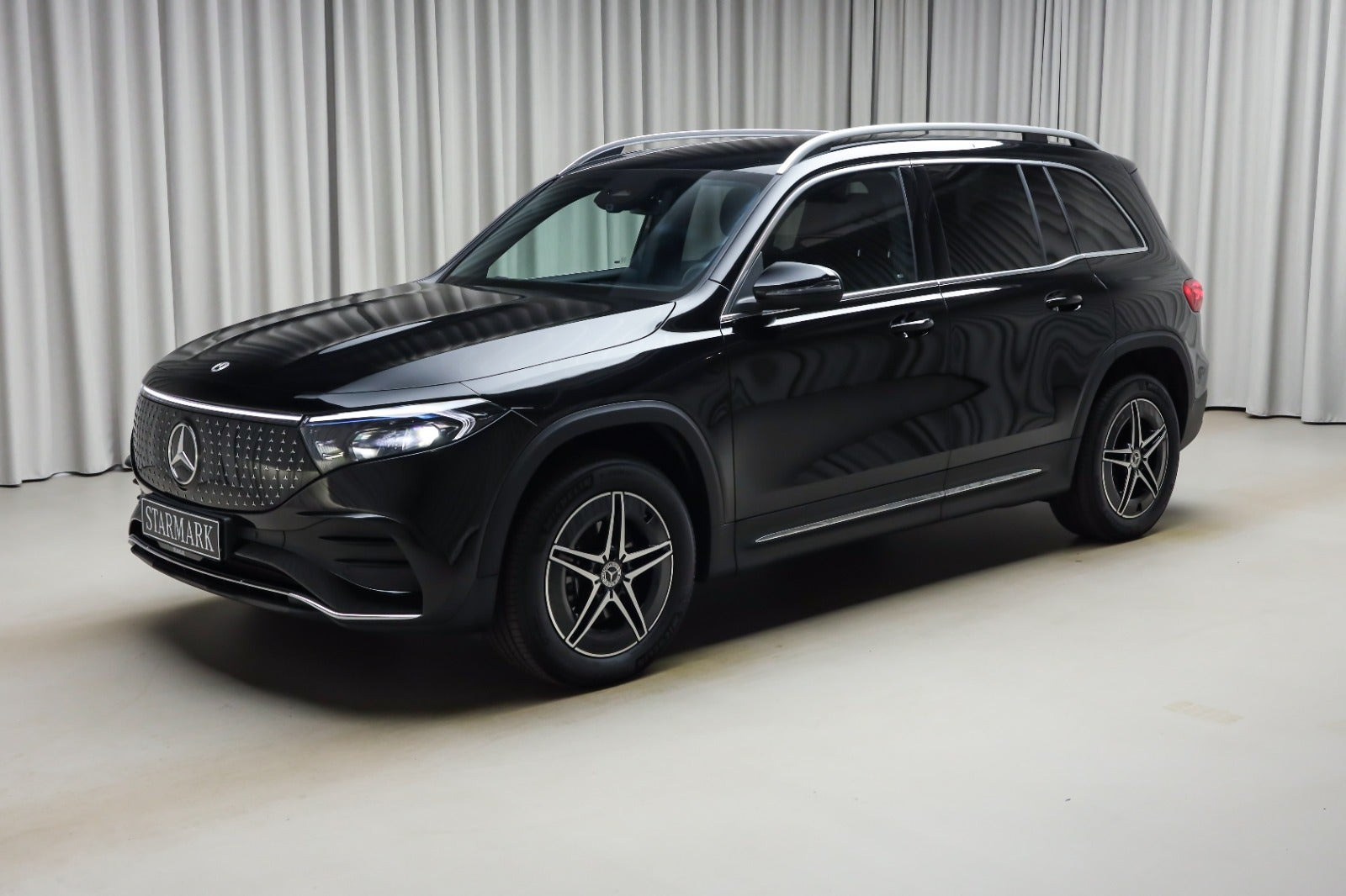 Sort Mercedes EQB250+ fra 2025