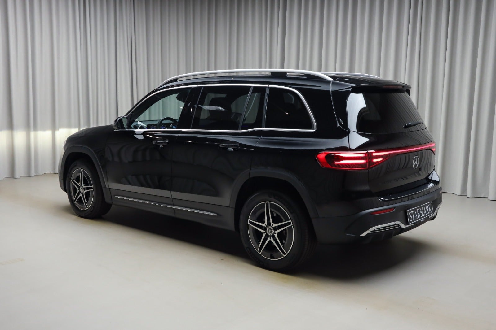 Sort Mercedes EQB250+ fra 2025