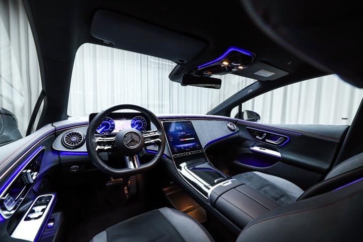 Sort Mercedes EQE350+ fra 2026