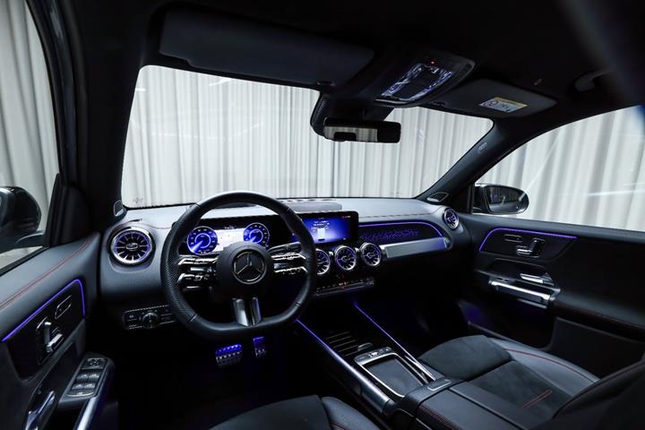 Grå Mercedes EQB250+ fra 2026
