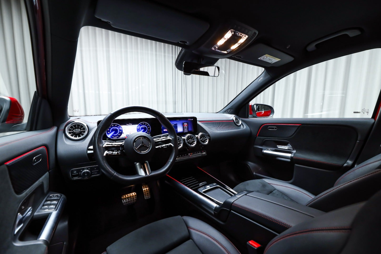 Rød Mercedes EQA250+ fra 2025