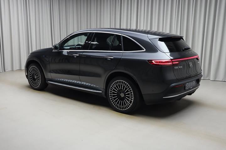 Grå Mercedes EQC400 fra 2023