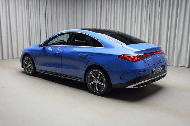 Blå Mercedes CLA250+ fra 2025