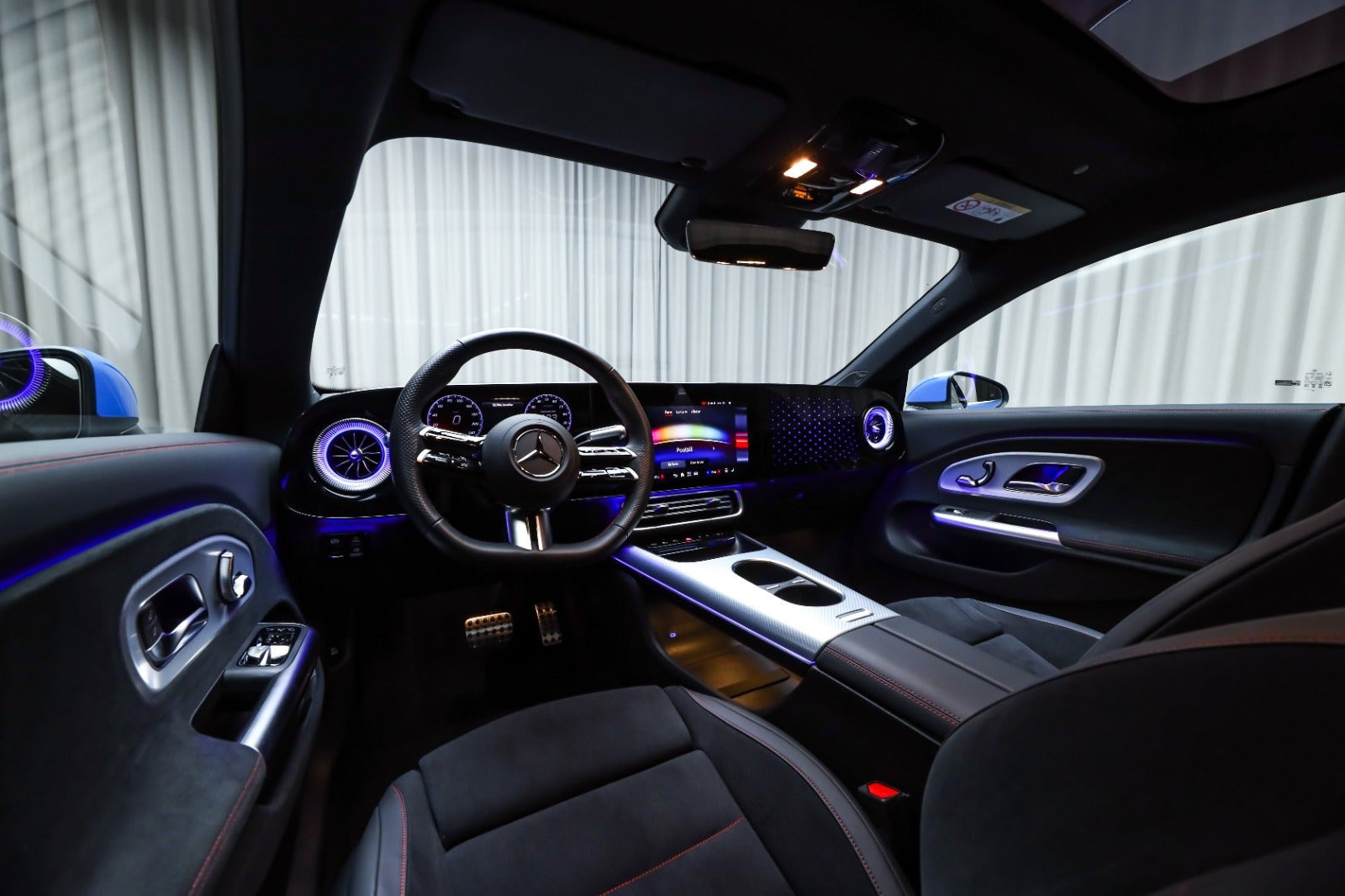 Blå Mercedes CLA250+ fra 2025