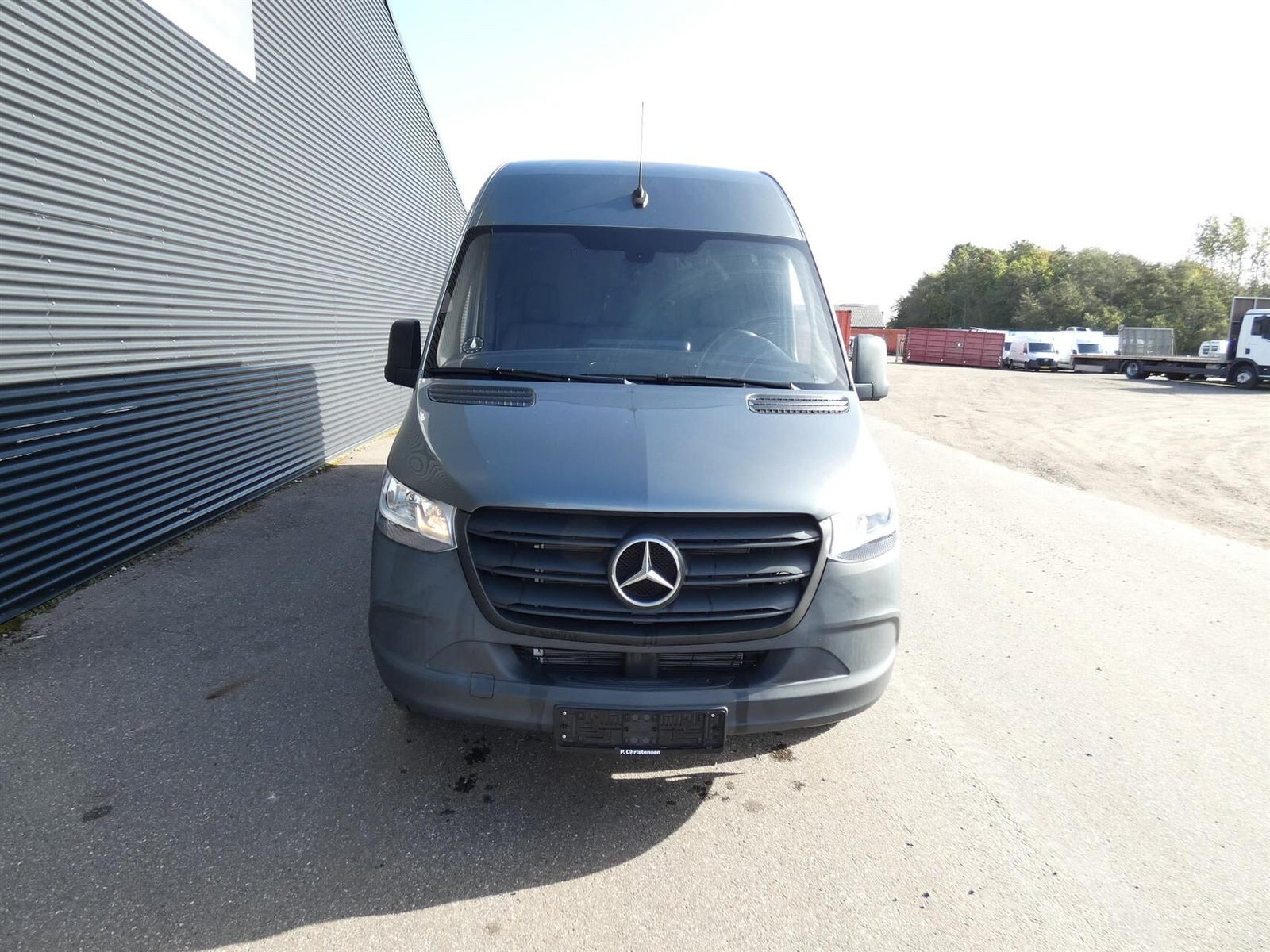 Grå Mercedes Sprinter 317 fra 2022