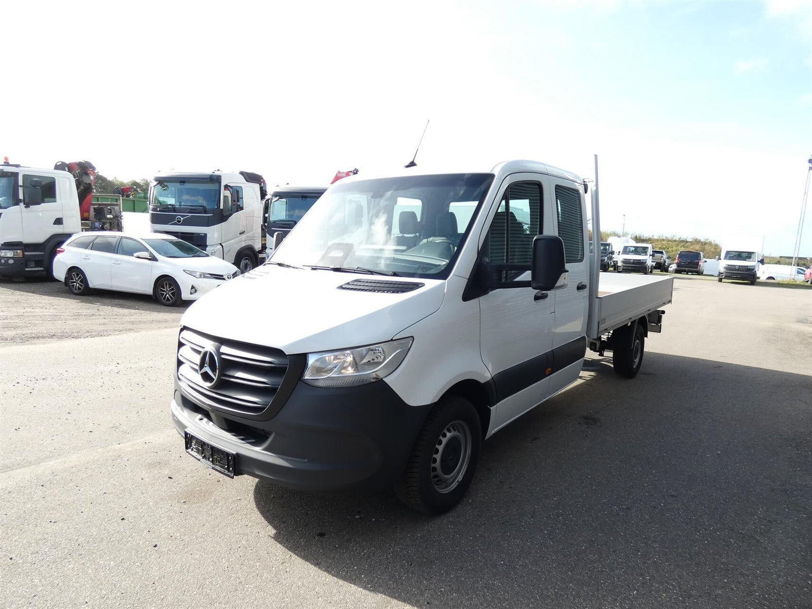 Hvid Mercedes Sprinter 317 fra 2025