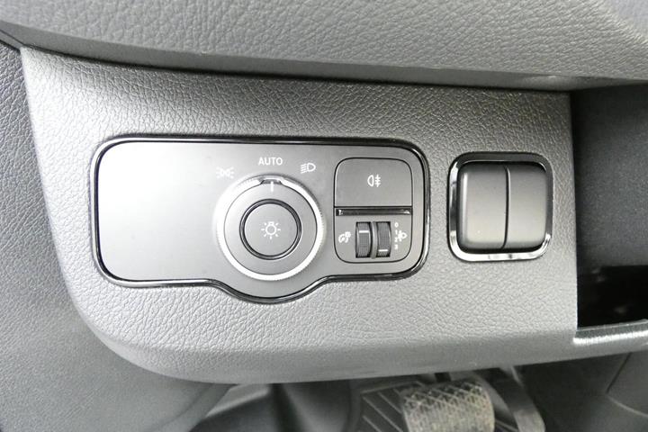 Hvid Mercedes Sprinter 317 fra 2025