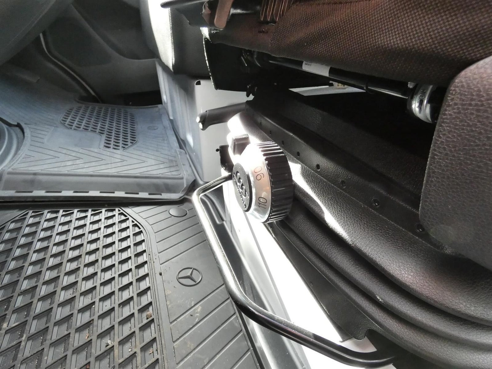 Hvid Mercedes Sprinter 317 fra 2025