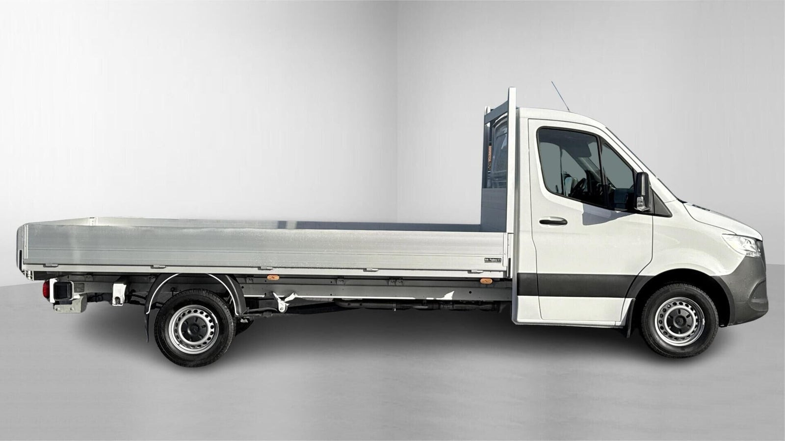 Hvid Mercedes Sprinter 317 fra 2025