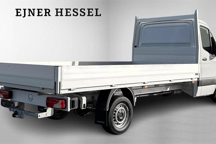 Hvid Mercedes Sprinter 317 fra 2025