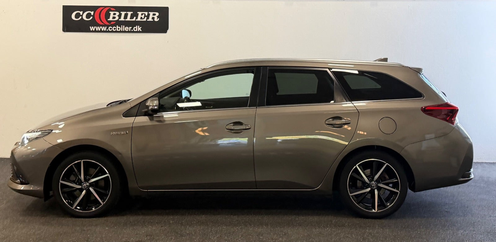 Grå Toyota Auris fra 2018