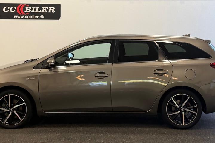 Grå Toyota Auris fra 2018