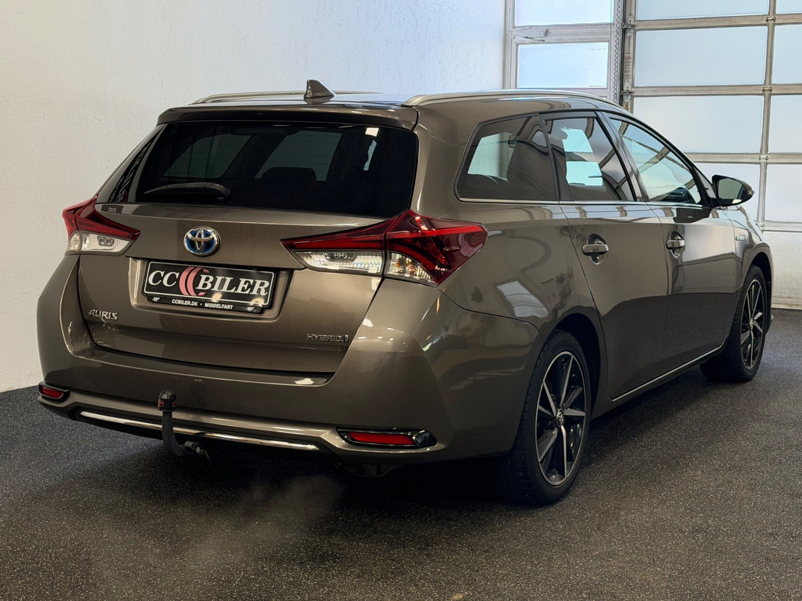 Grå Toyota Auris fra 2018