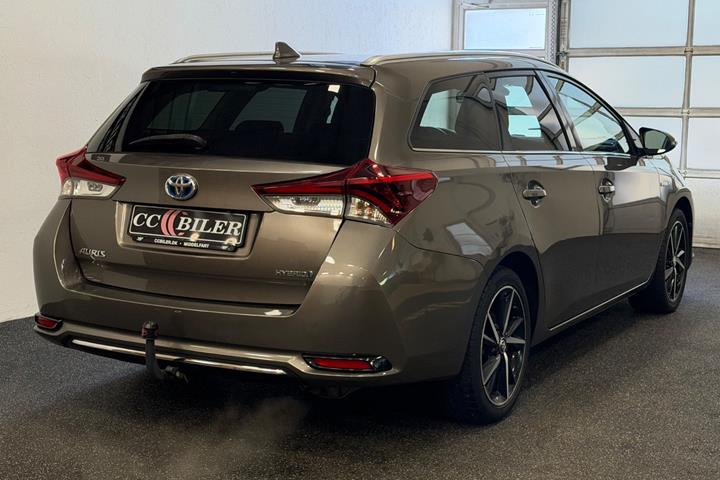 Grå Toyota Auris fra 2018
