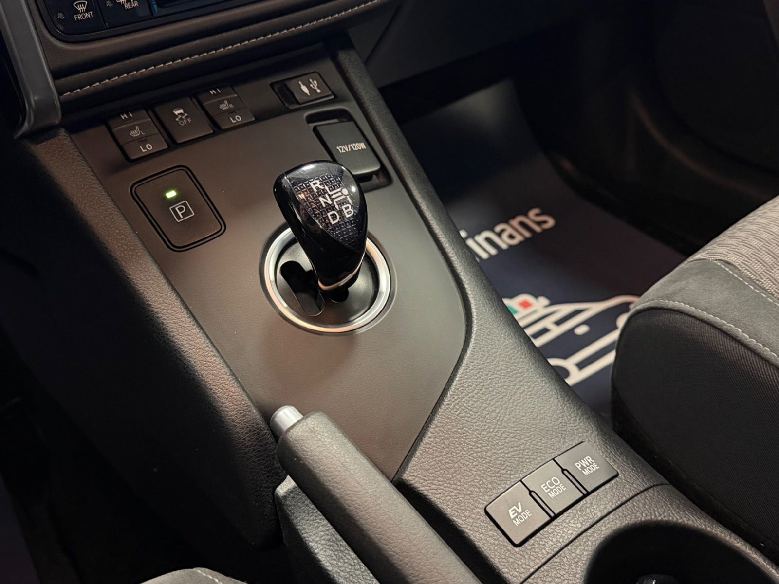 Grå Toyota Auris fra 2018