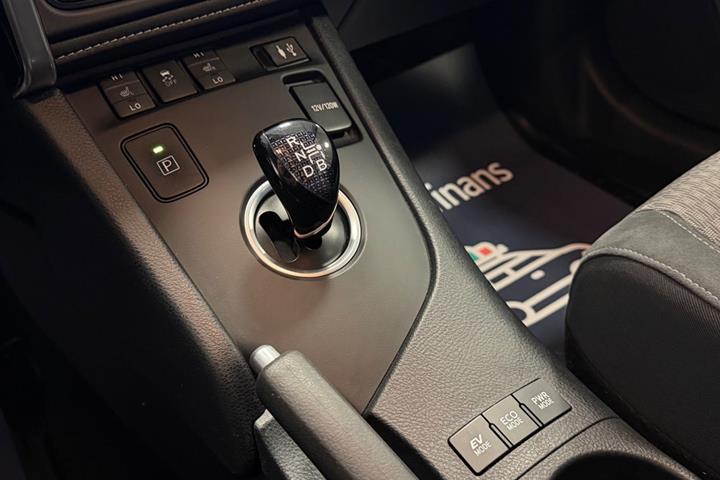 Grå Toyota Auris fra 2018