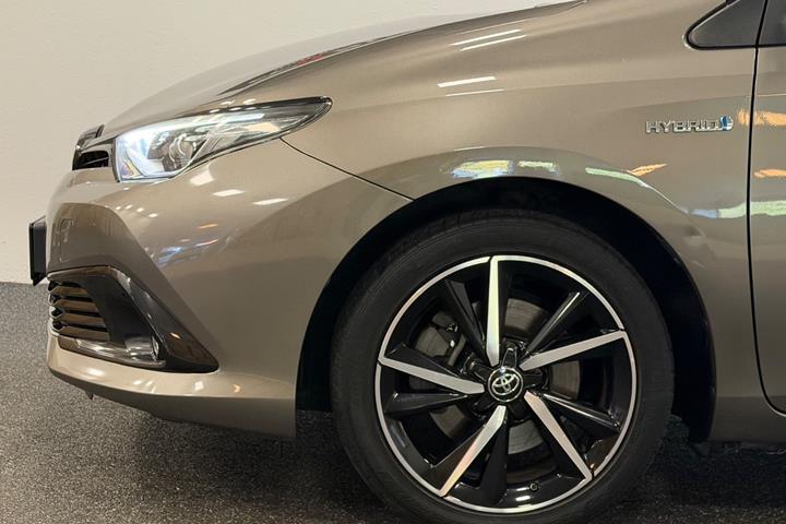 Grå Toyota Auris fra 2018