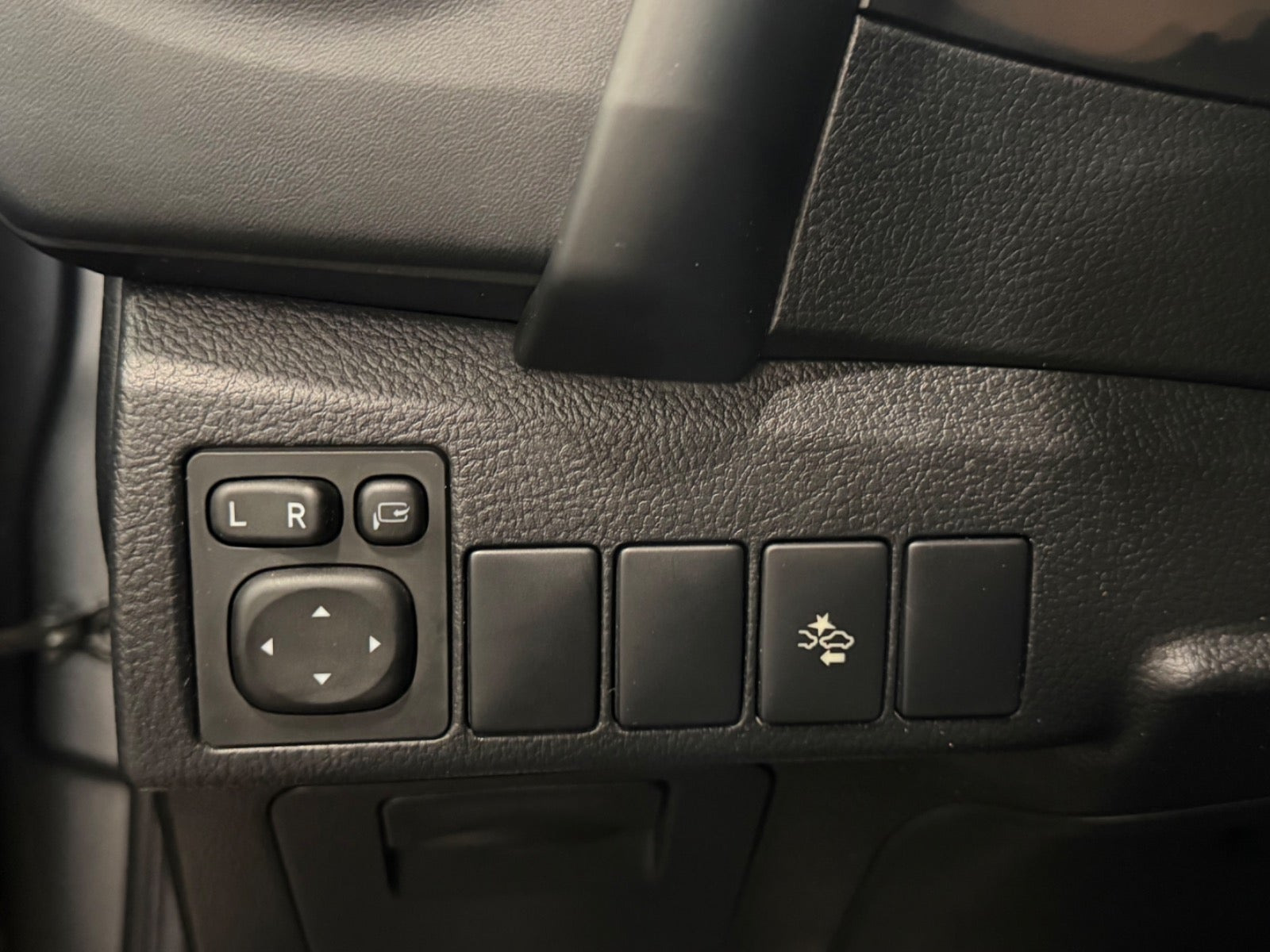 Grå Toyota Auris fra 2018