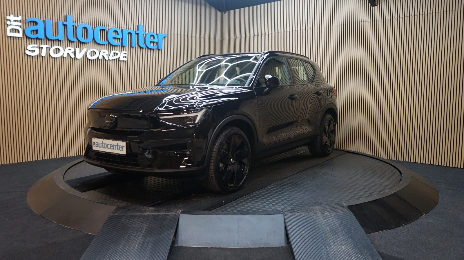 Sort Volvo EX40 fra 2025