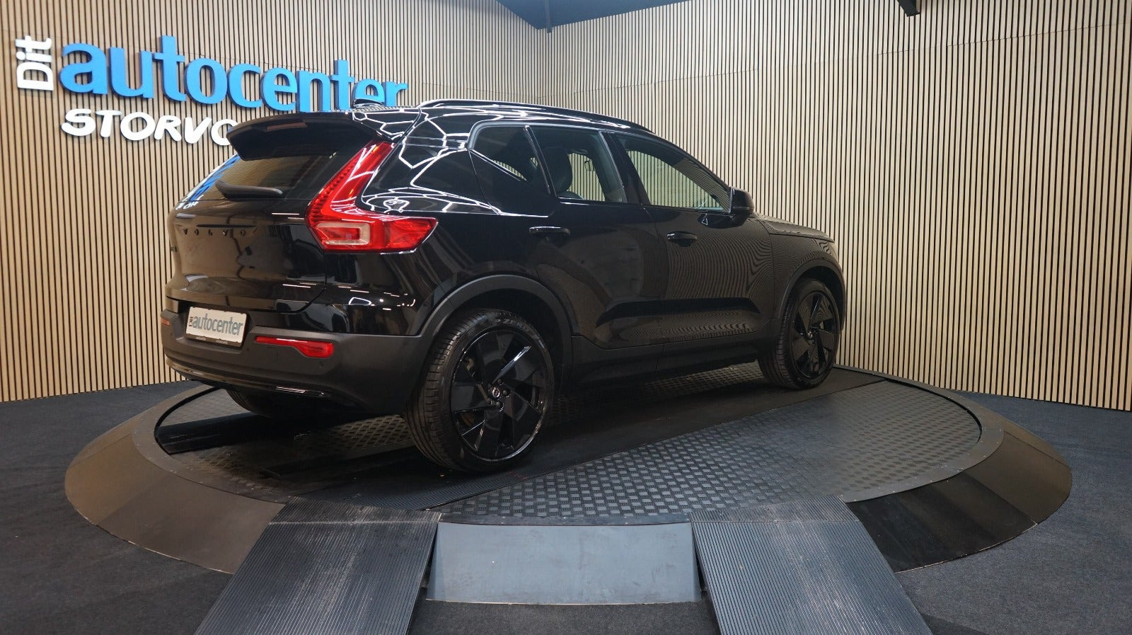 Sort Volvo EX40 fra 2025