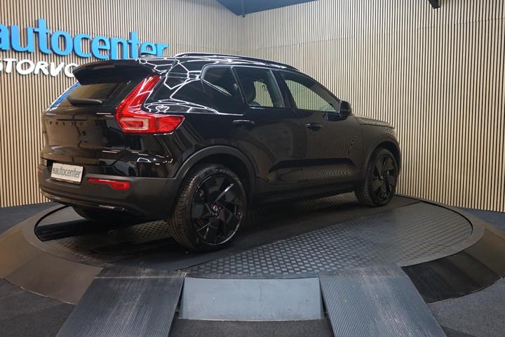 Sort Volvo EX40 fra 2025