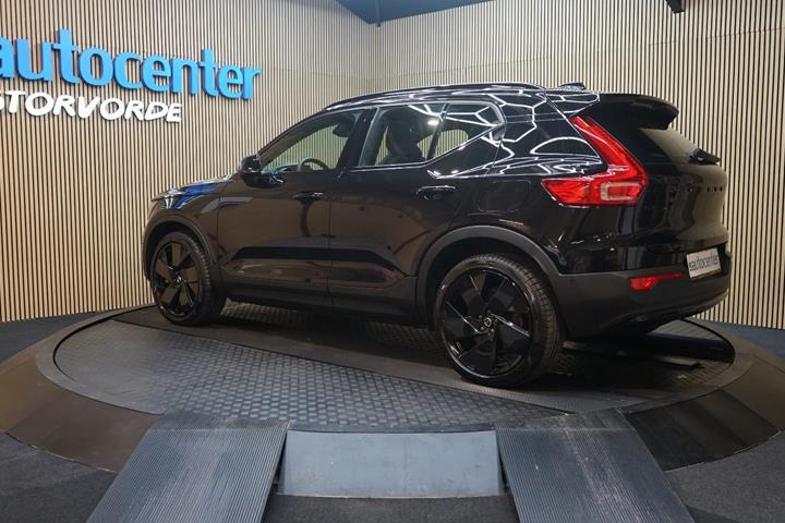 Sort Volvo EX40 fra 2025