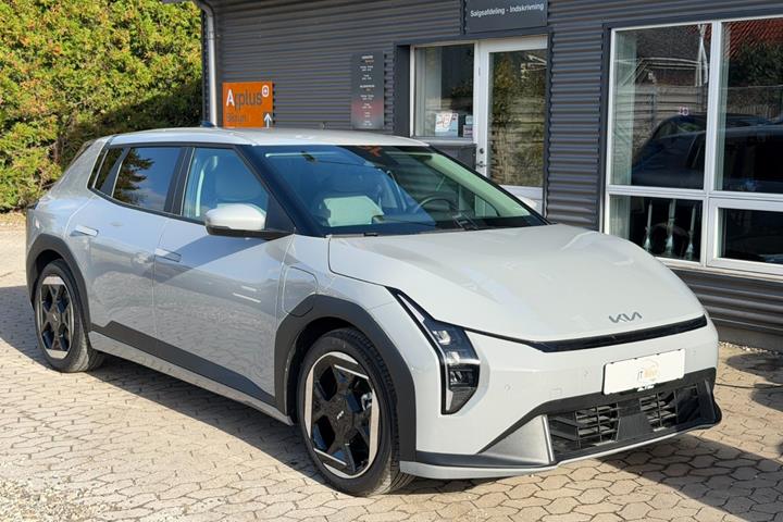 Grå Kia EV4 fra 2026 set udefra
