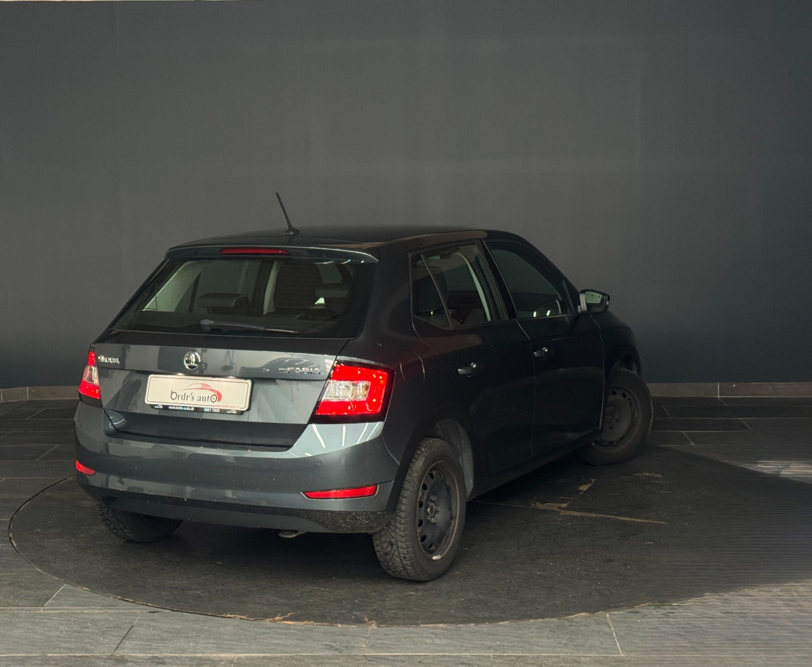 Grå Skoda Fabia fra 2019