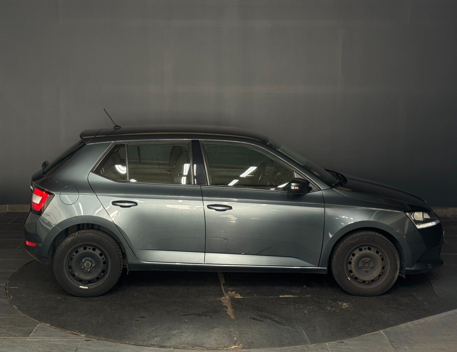 Grå Skoda Fabia fra 2019