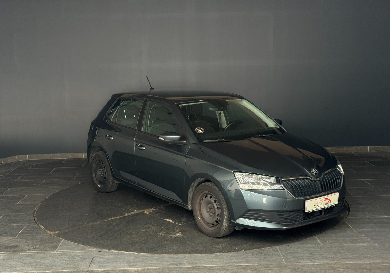 Grå Skoda Fabia fra 2019