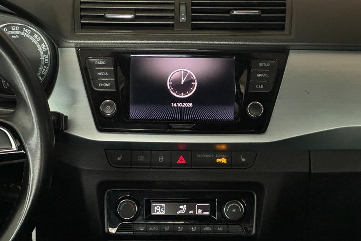 Grå Skoda Fabia fra 2019