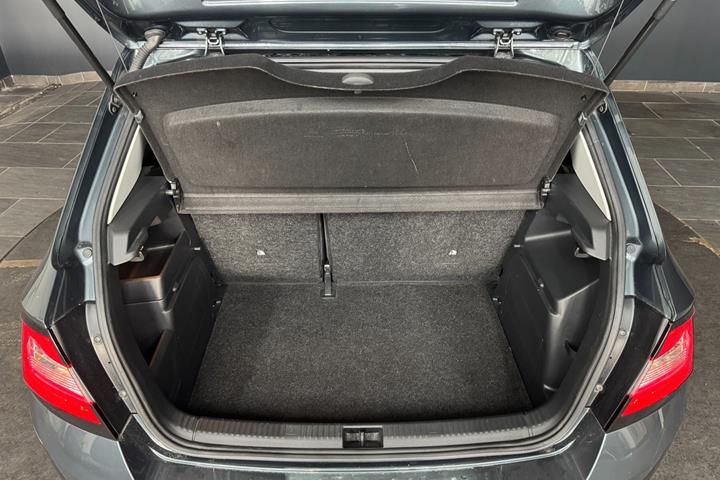 Grå Skoda Fabia fra 2019