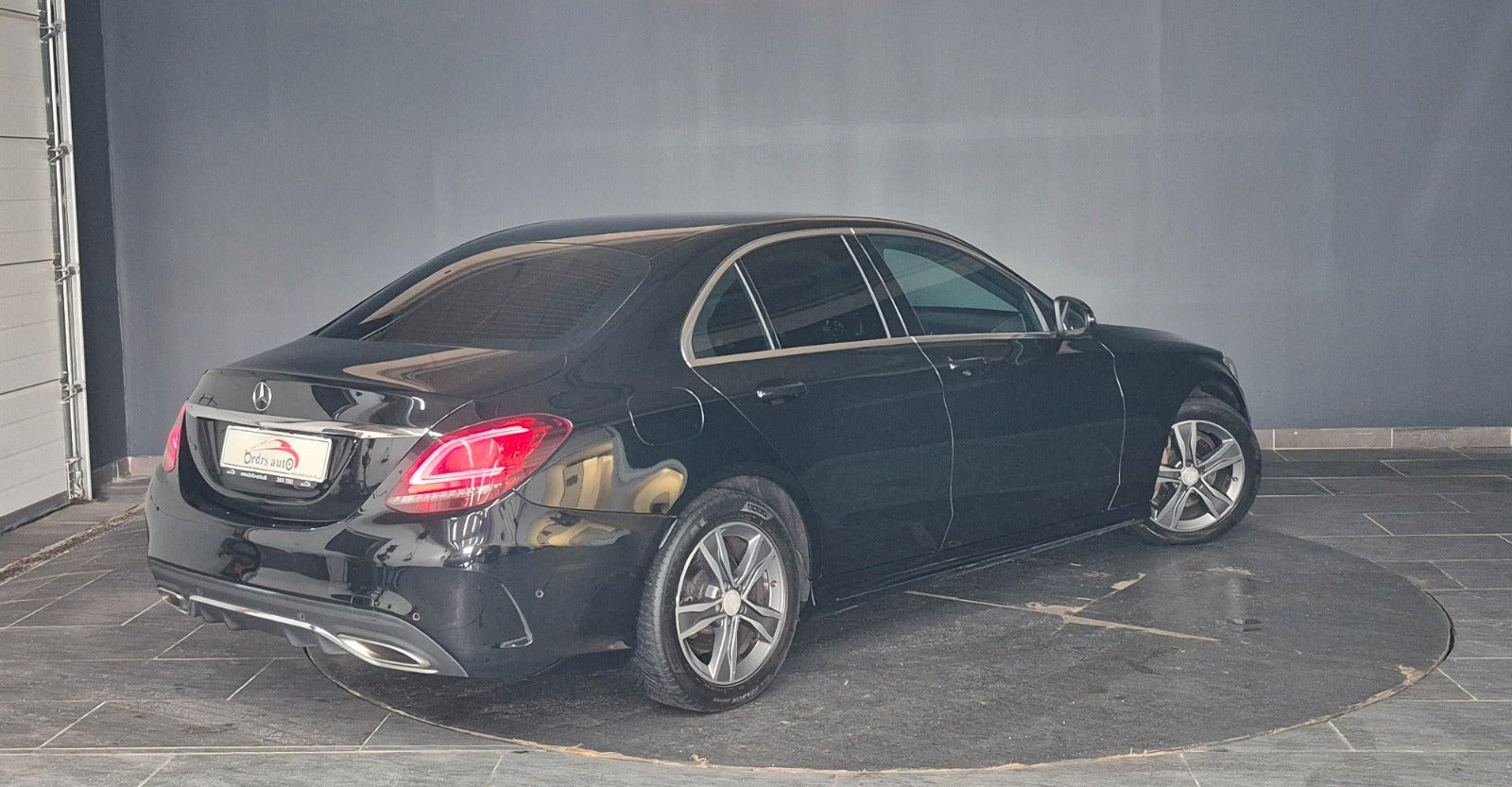Sort Mercedes C200 fra 2019
