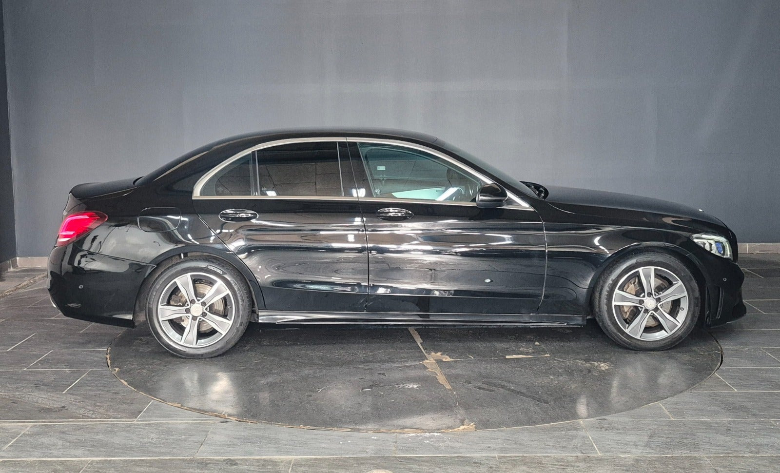 Sort Mercedes C200 fra 2019