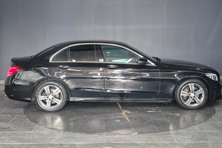 Sort Mercedes C200 fra 2019