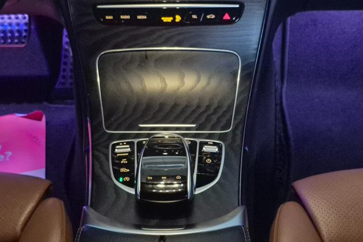 Sort Mercedes C200 fra 2019